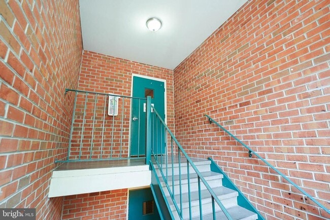 Building Photo - 810 College Ln Unit I