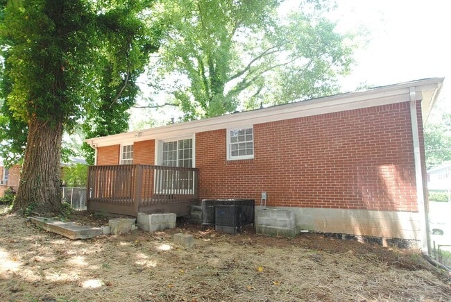 Photo - 411 Windsor Dr