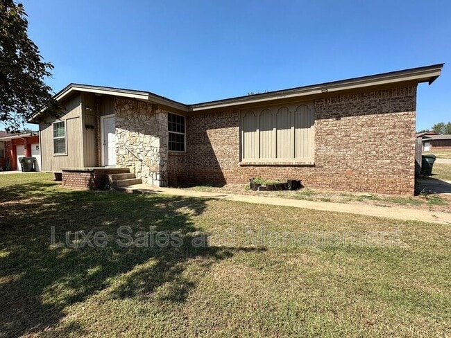 Building Photo - 4207 N Shadybrook Dr