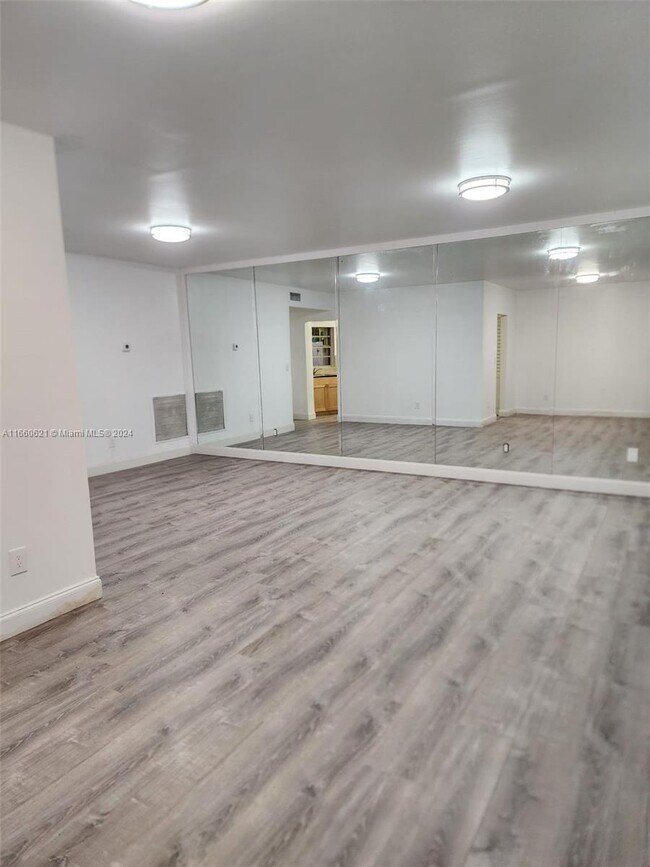 Photo - 8380 SW 154th Ave