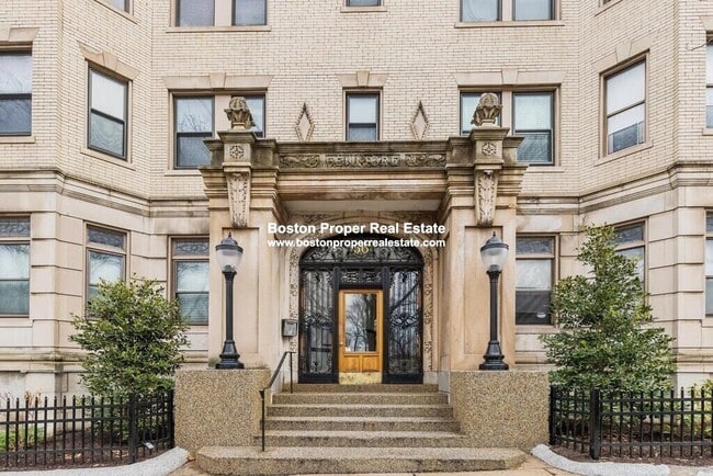 Photo - 52 Charlesgate E