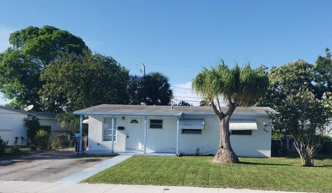 Building Photo - 1423 7th St Rental