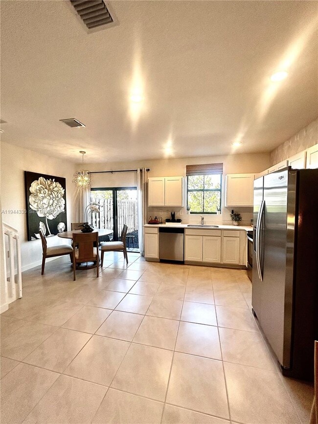 Photo - 453 NE 5th St