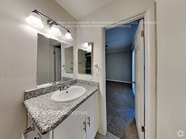 Building Photo - 3748 E Charter Oak Rd Rental