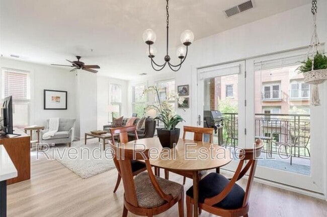 Photo - 1631 Emerson St Unit 319