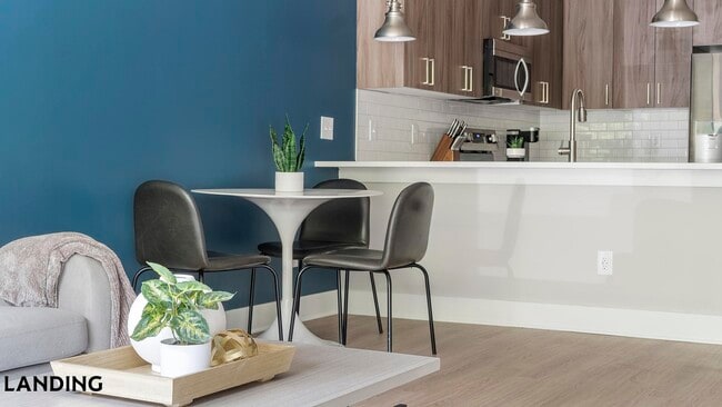 Photo - 1880 Maple Dr NW Unidad 204