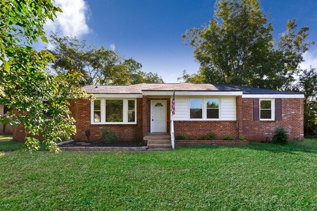 Building Photo - 3 bed 2 bath in Huntsville AL