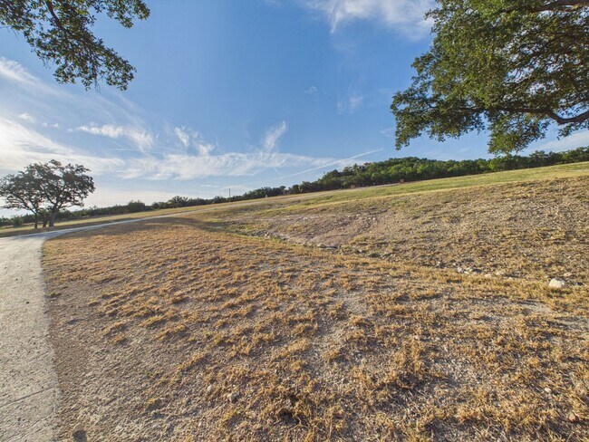 1016 Luckenbach-Cain City Rd