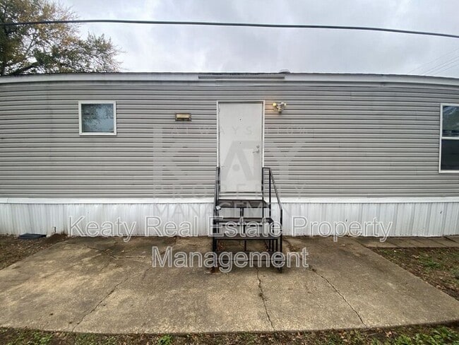 Building Photo - 926 S Railroad Ave