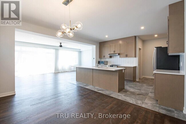 Photo - 813 Crossgate St