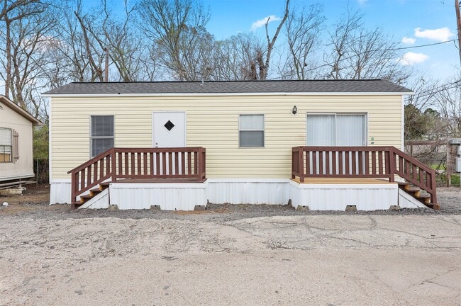 Photo - 5015 39th St E