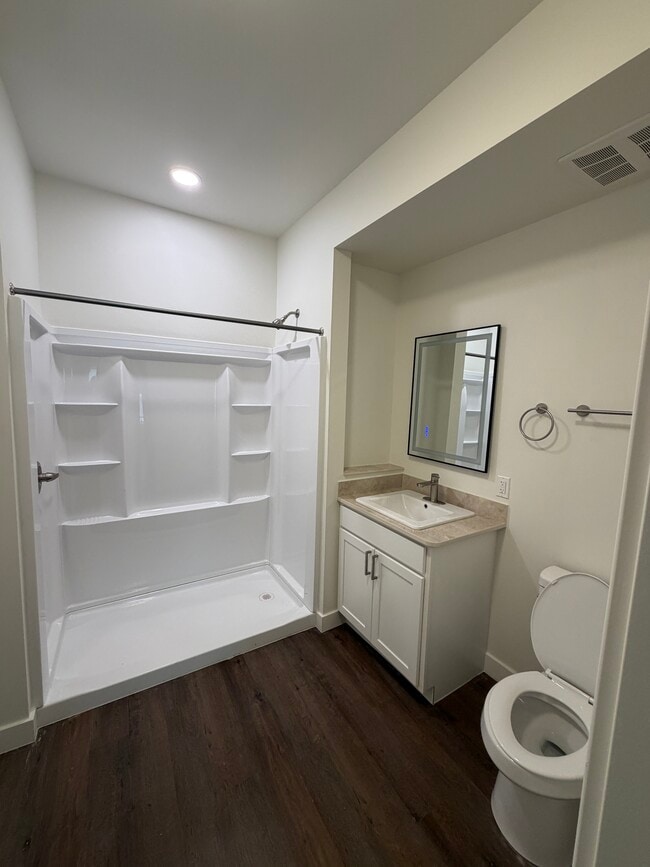 Walk in shower - The Reserve at Maryland Avenue