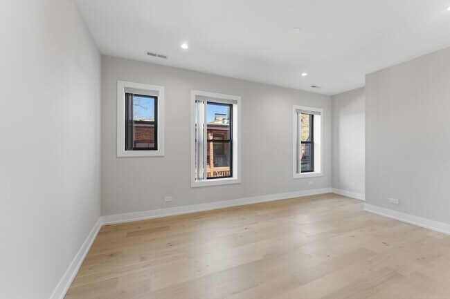 Photo - 7518 N Eastlake Terrace Unit 3