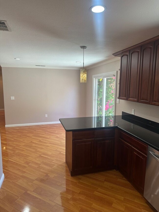 Photo - 2615 Camloop Dr
