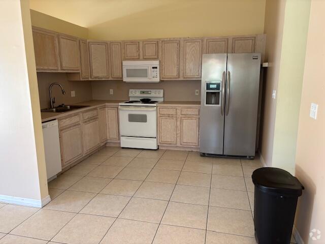 Building Photo - 380 3rd St Rental