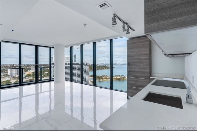 Photo - 1 br, 1.5 bath Condo - 650 NE 32nd St Unit... Unidad 2708