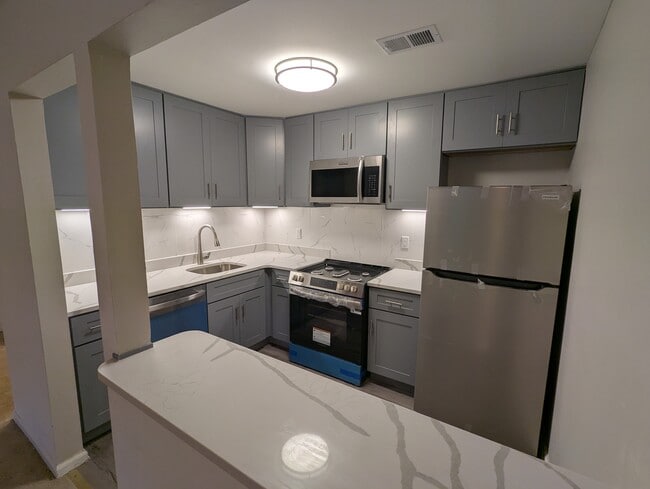 1008 Woodhaven Dr Unit 1008 woodhaven