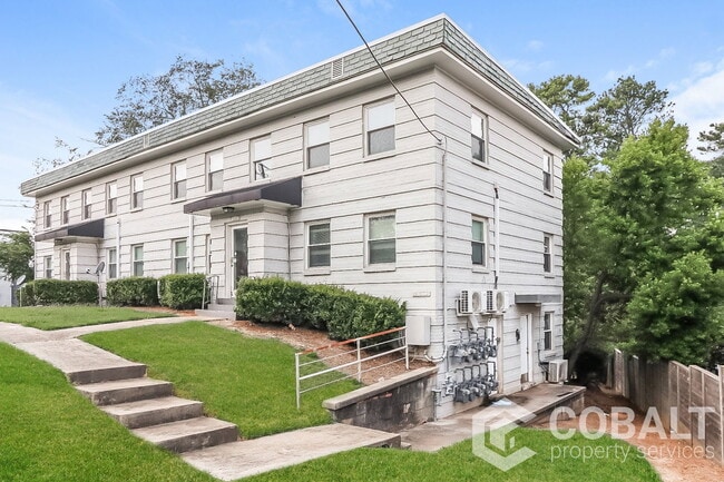 Building Photo - 1982 Rockledge Rd NE Unit 2