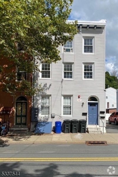 Building Photo - 38 N Main St Unit 3 Rental
