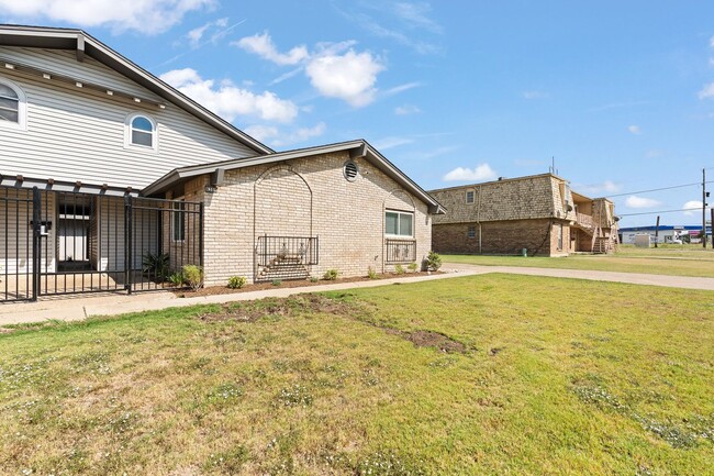 Building Photo - Gorman Dr Unit 4308 Groman