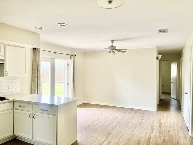 Photo - 555 Burgin Ave