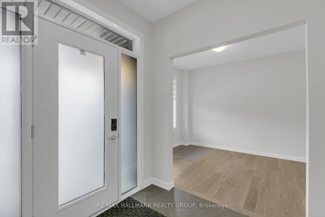 Photo - 173 Lynn Coulter St