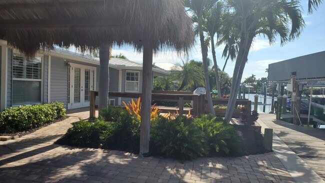 Photo - FURNISHED 3 bed/2.5bath HOUSE For Rent