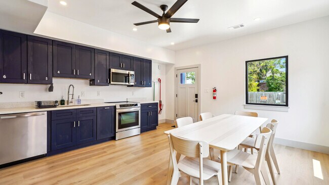 Photo - 1712 N Robertson St