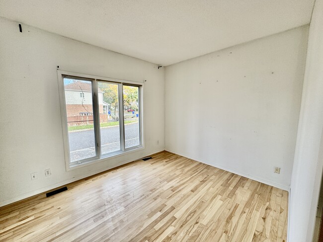 Building Photo - 163 Rue des Boulonnais Unit 3