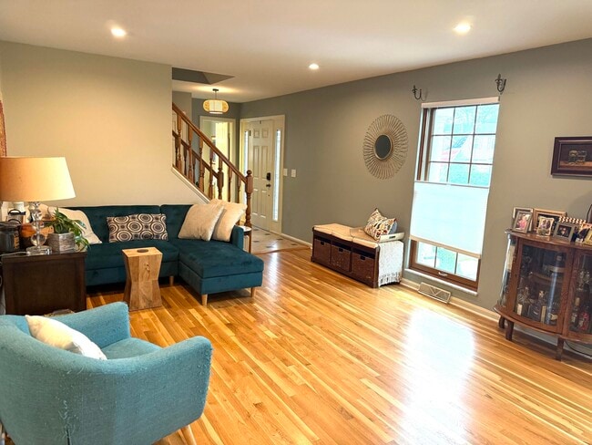 Photo - 2840 Campus Dr