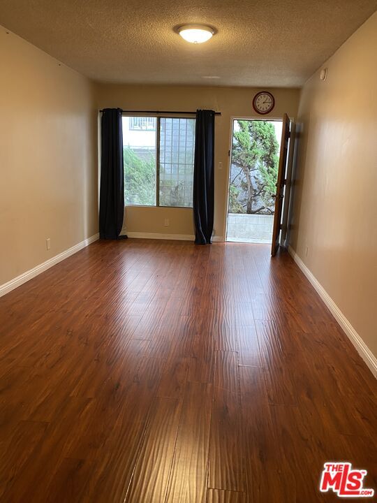 Photo - 1552 Brockton Ave Unidad 4