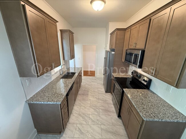 Photo - 2127 Queen St