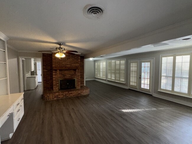 Photo - 827 Briarwood Dr