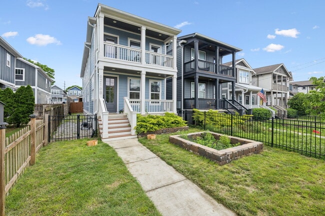 Building Photo - 6216B California Ave