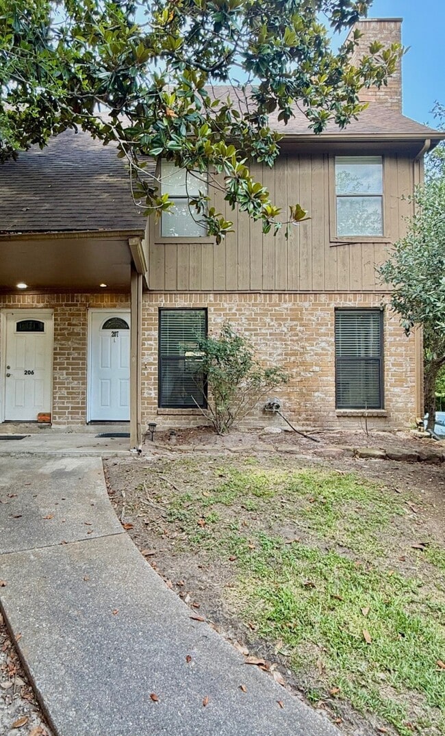 Building Photo - 1011 Hamblen Rd Unit 207 Rental