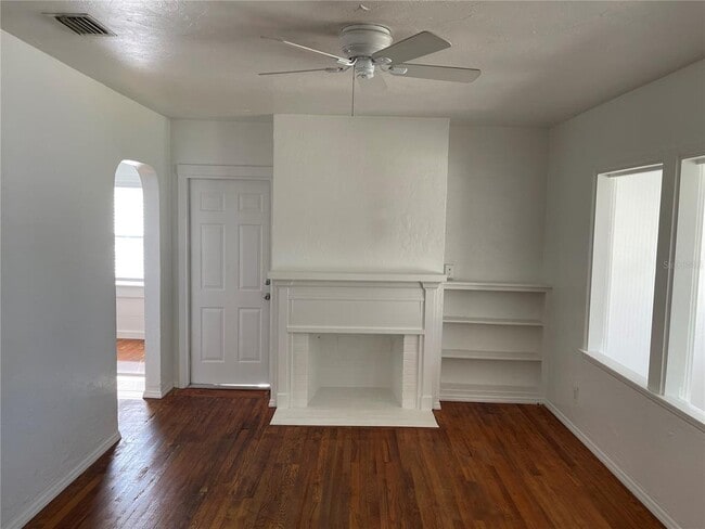 Photo - 3205 Ave A W