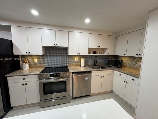 Photo - 14293 Kendale Lakes Cir