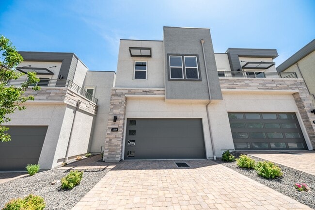 Building Photo - Immaculate New Build Just Steps from Laker...