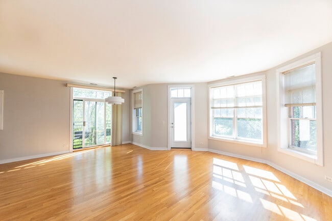 Photo - 2736 W Montrose Ave Unit 2E