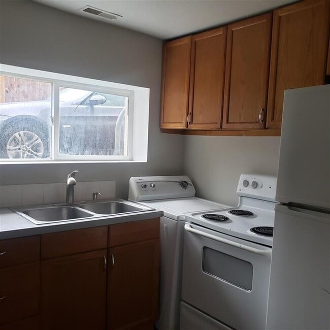 Photo - 685 Randolph Ave Unit Apt B