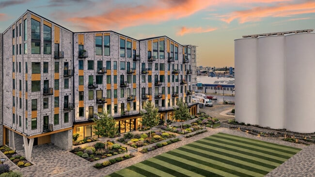 Photo - Greenside at Silo Park