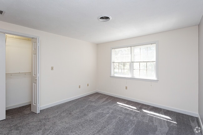 2BR, 2BA - 1,300SF