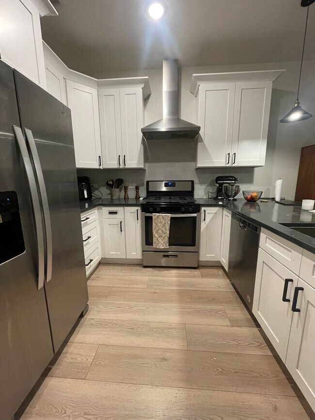 Photo - 1646 W Belmont Ave Unit #304
