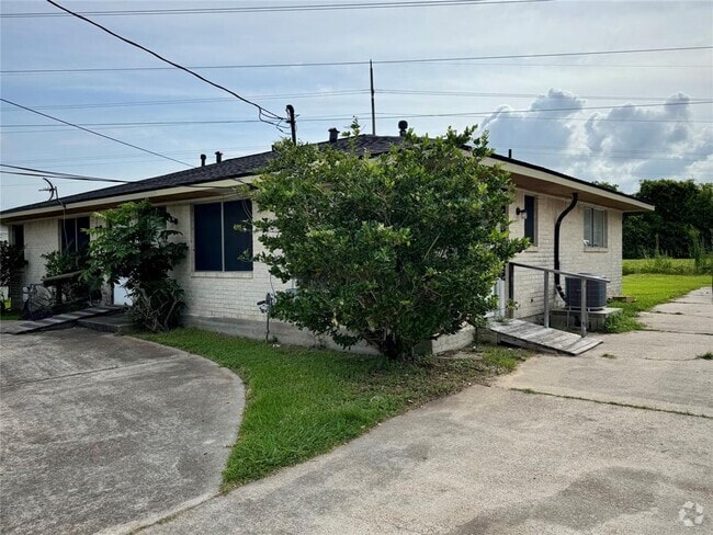 Building Photo - 206 Robertson St Unit B Rental