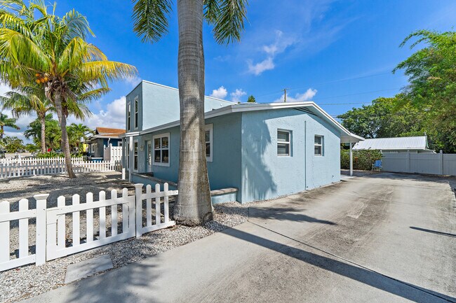 Photo - 1779 Len Dr