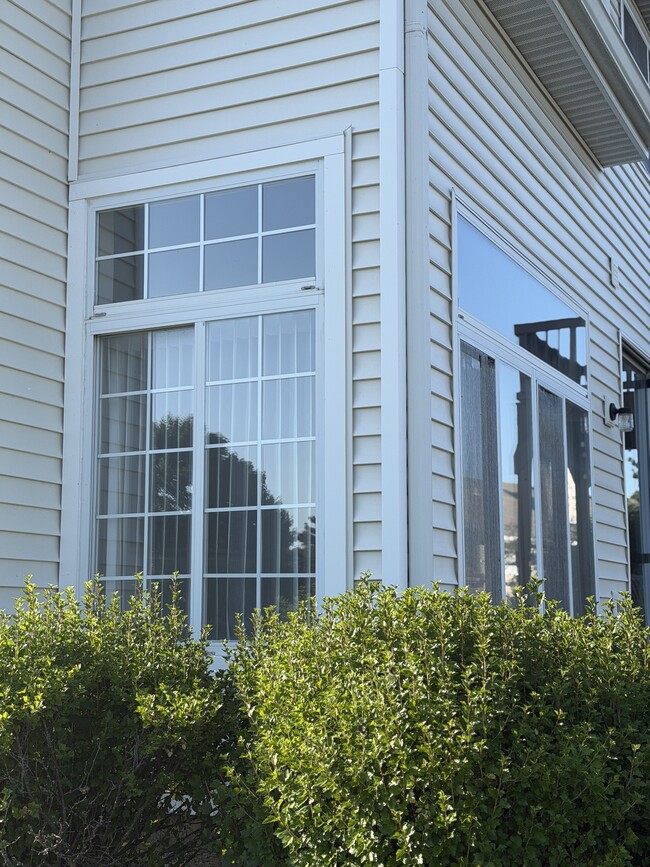 Photo - 1047 Hinswood Dr