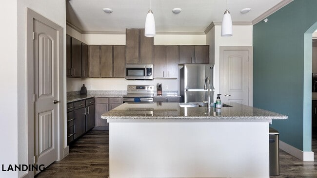 Photo - 12500 Shadowglen Trce Unit 5106