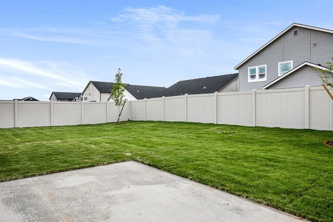 Photo - Beautiful 4bd/2ba Single Level Home w/RARE 4-CAR GARAGE