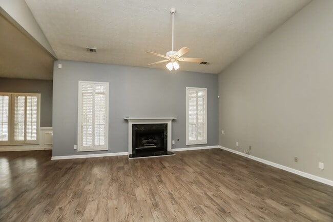 Photo - 2094 Corsica Way SW