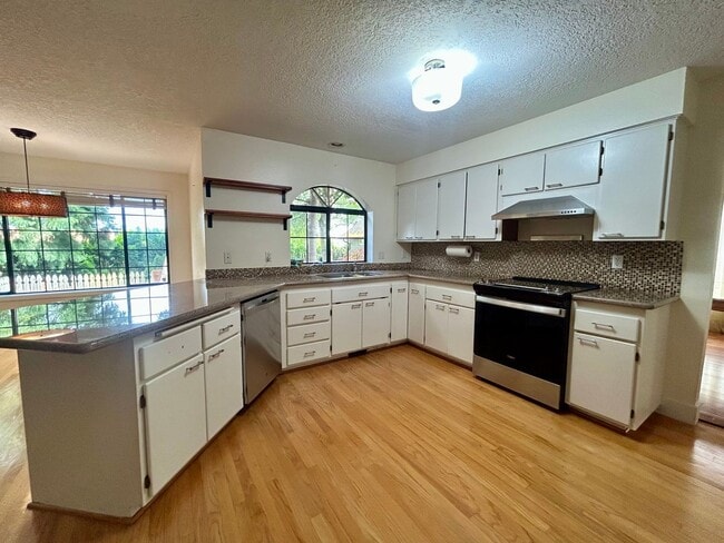 Photo - Welcome to this spacious 4-bedroom, 2.5-bathroom home located in Vancouver, WA!